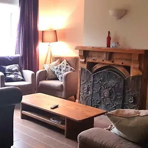 Apartment Ethan House